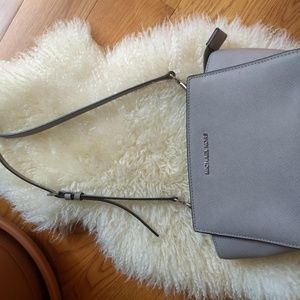 MICHAEL Michael Kors Selma Medium messenger